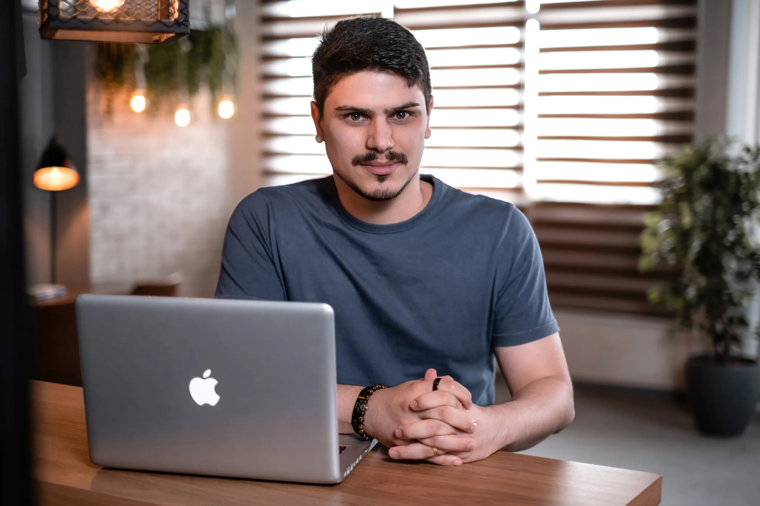 Davi Mathielo em seu escritório